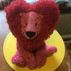 Hallmark: Valentino love lion from hallmark purring sound and vibrates motion.